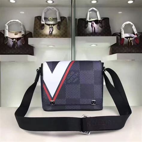 sacoche louis vuitton avec le v|sacoche Louis Vuitton messenger mm.